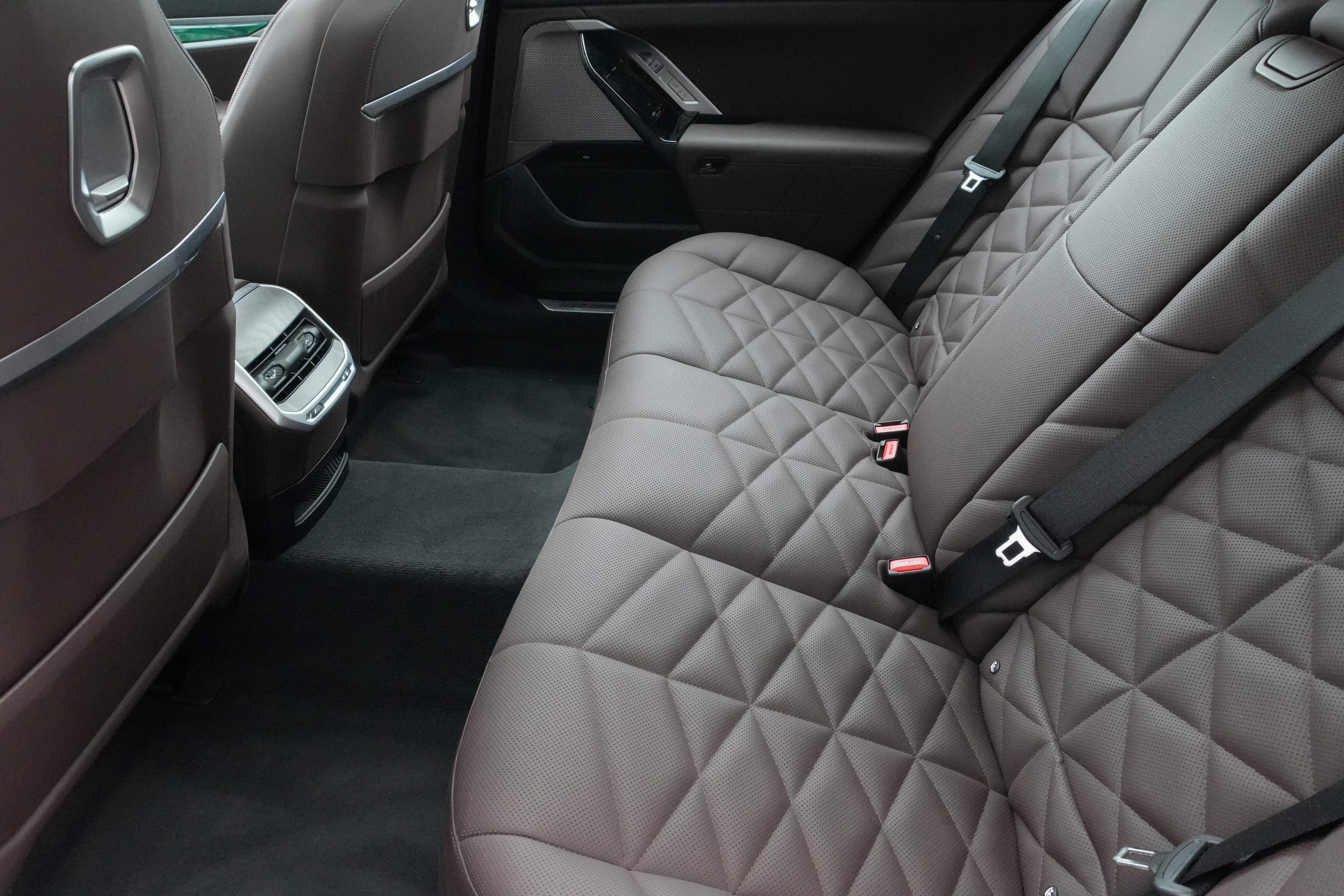 Certified 2023 BMW 740i RWD image 35