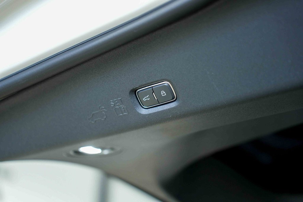 Used 2025 Lincoln Navigator Black Label image 17