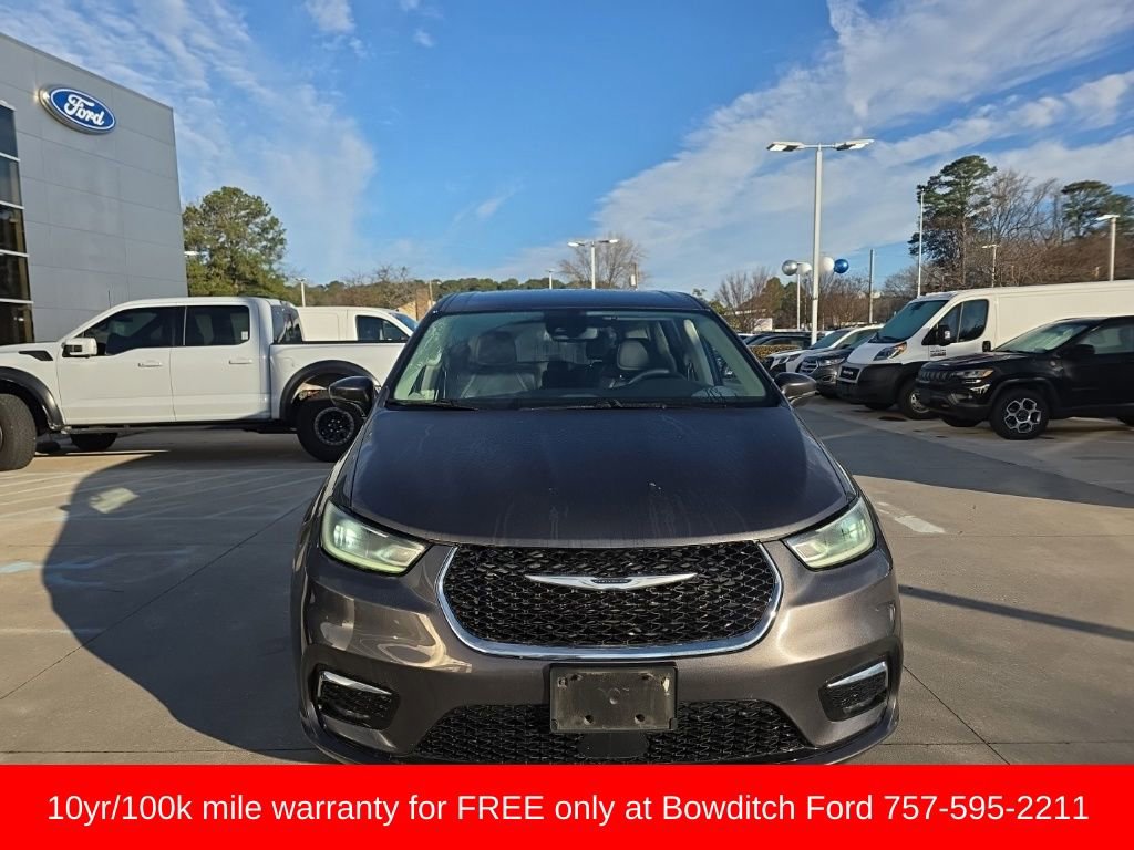 Used 2023 Chrysler Pacifica Touring-L image 3