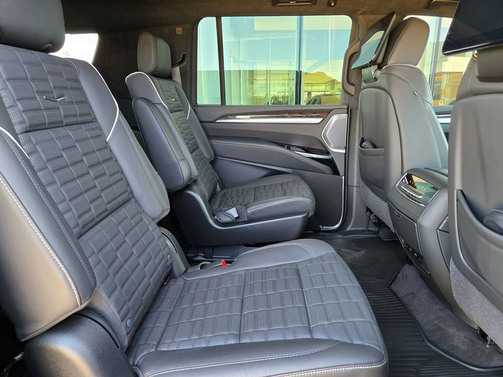 New 2026 Cadillac Escalade ESV Platinum Sport w/ LPO, ONYX Package image 31