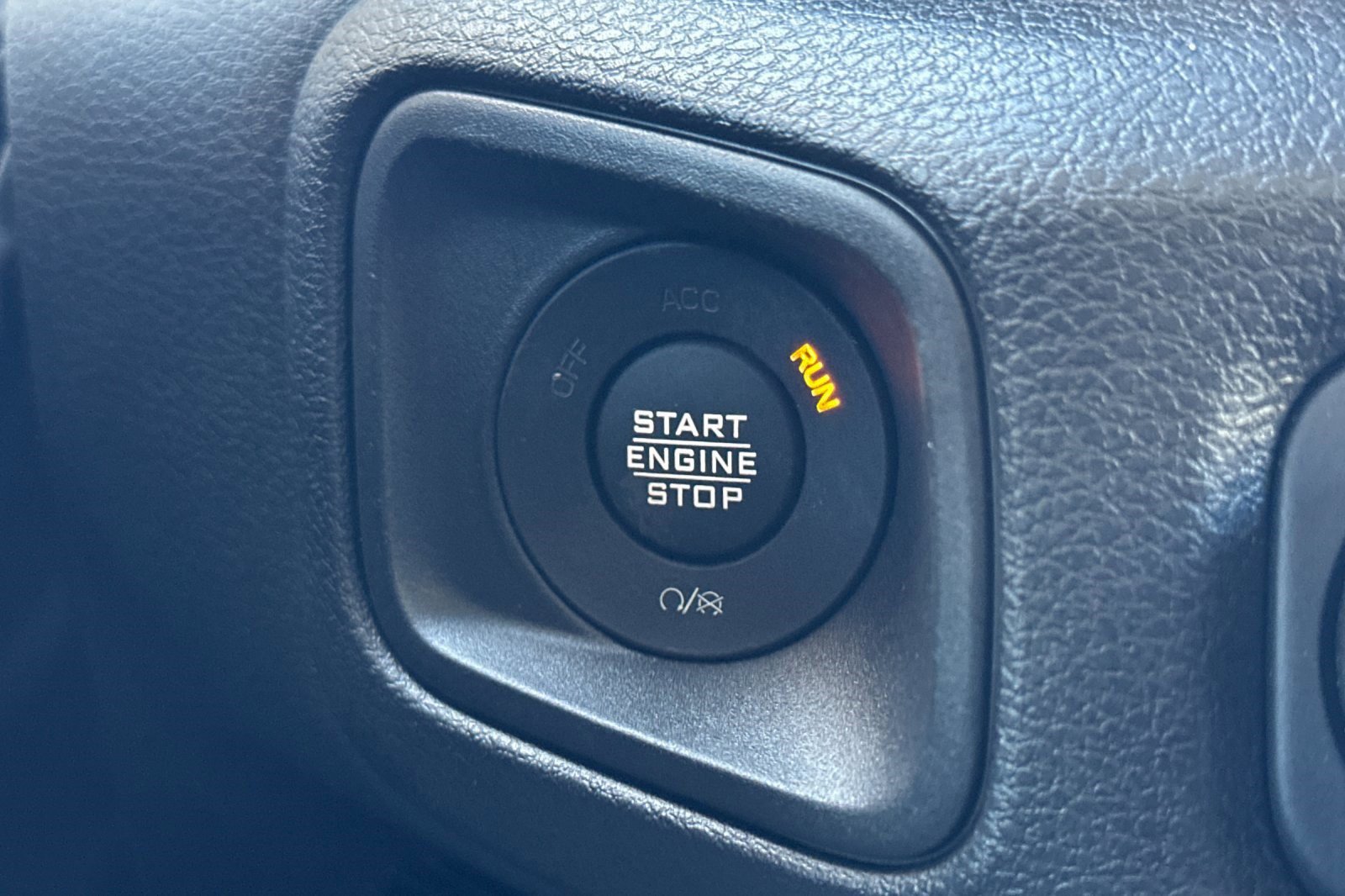 Used 2025 Jeep Wrangler Willys image 33