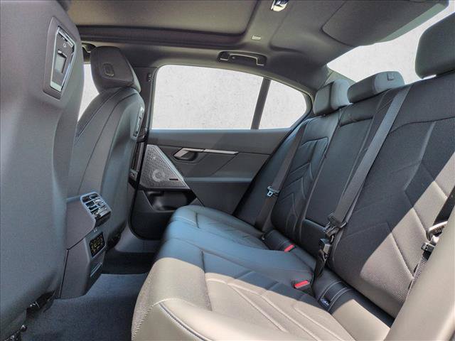 Used 2027 BMW 550e xDrive AWD/4WD image 16
