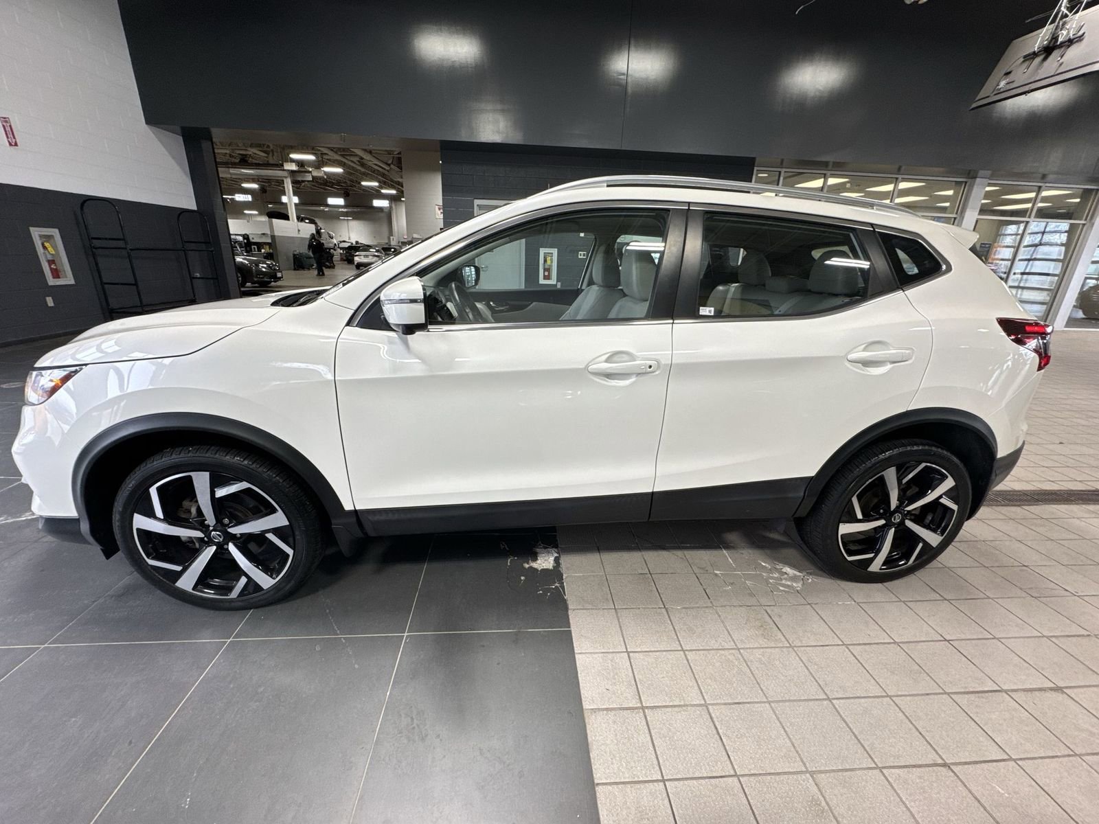 Certified 2022 Nissan Rogue Sport SL AWD/4WD image 35