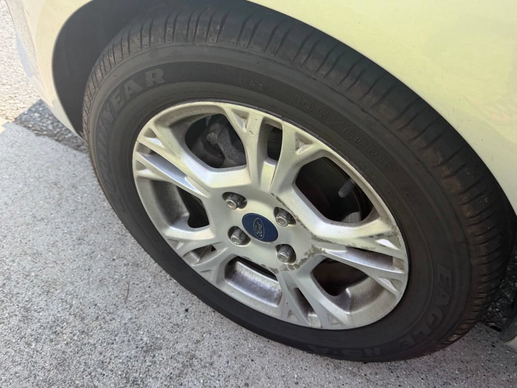 Used 2016 Ford Fiesta SE FWD image 9