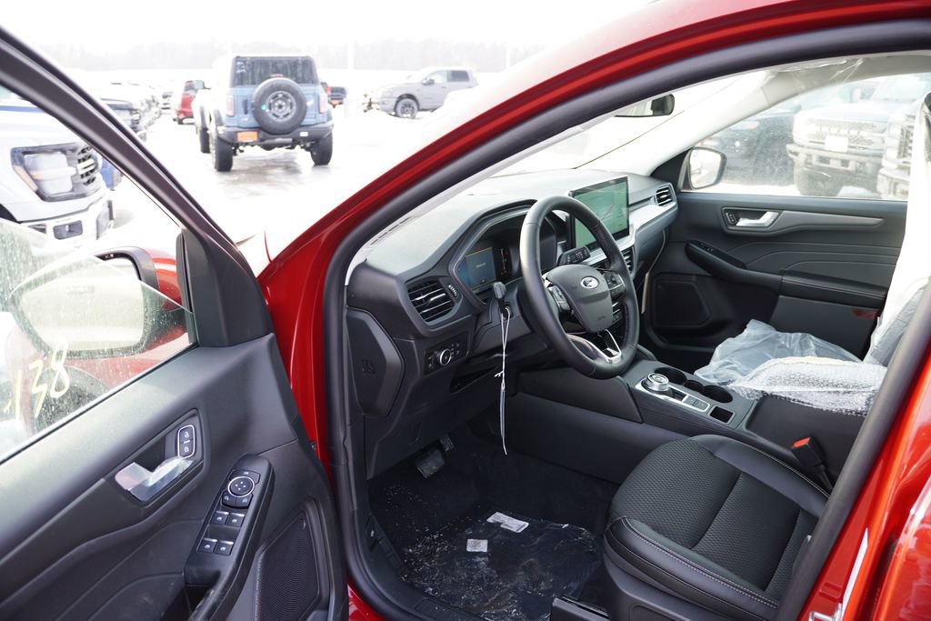 New 2026 Ford Escape SE w/ Class II Trailer Tow Package FWD image 10