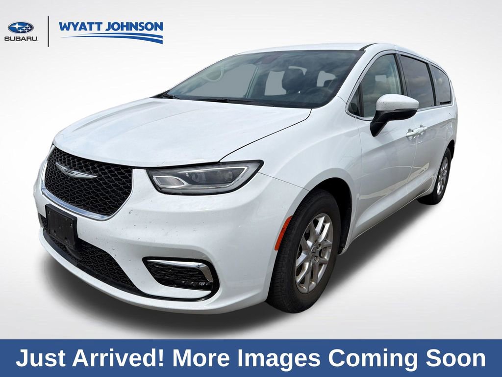 Used 2023 Chrysler Pacifica Touring-L image 1