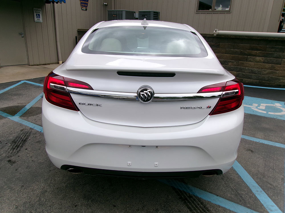 Used 2017 Buick Regal Sport Touring image 4