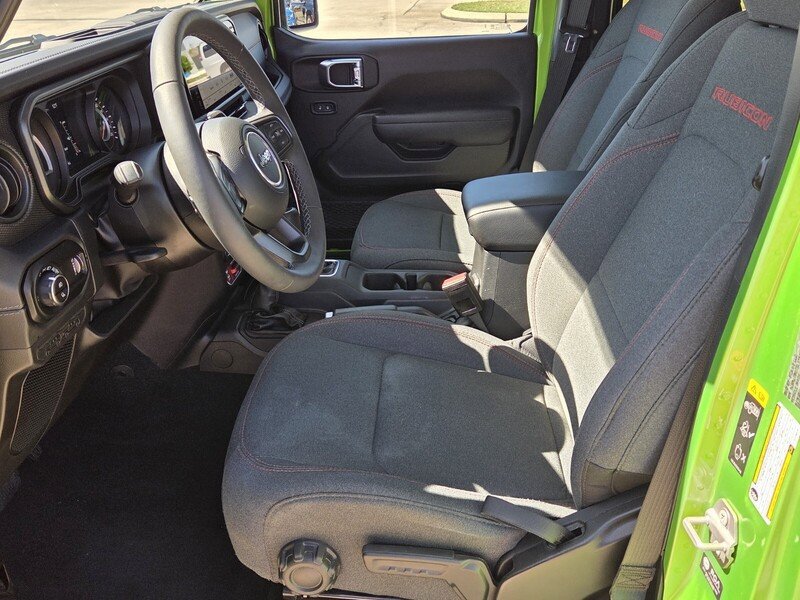 Used 2025 Jeep Gladiator Rubicon AWD/4WD image 10