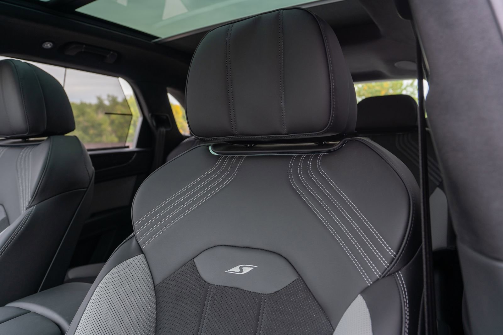 New 2025 Bentley Bentayga image 24