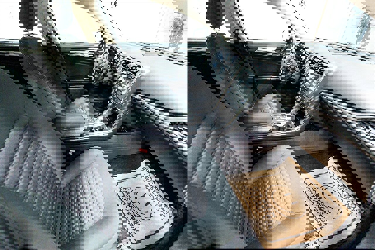 Used 2017 Ford Fusion SE w/ Fusion SE Technology Package image 15