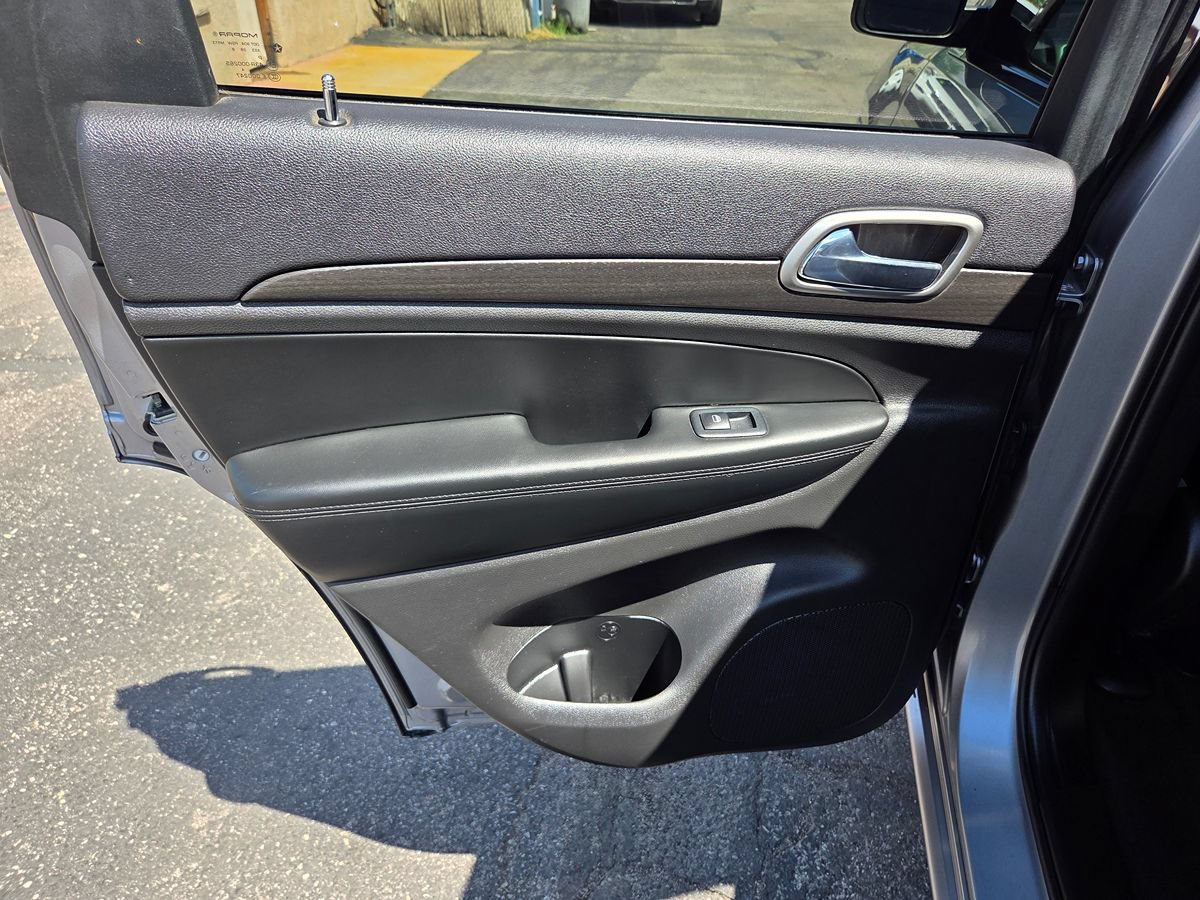 Used 2018 Jeep Grand Cherokee Altitude RWD image 33
