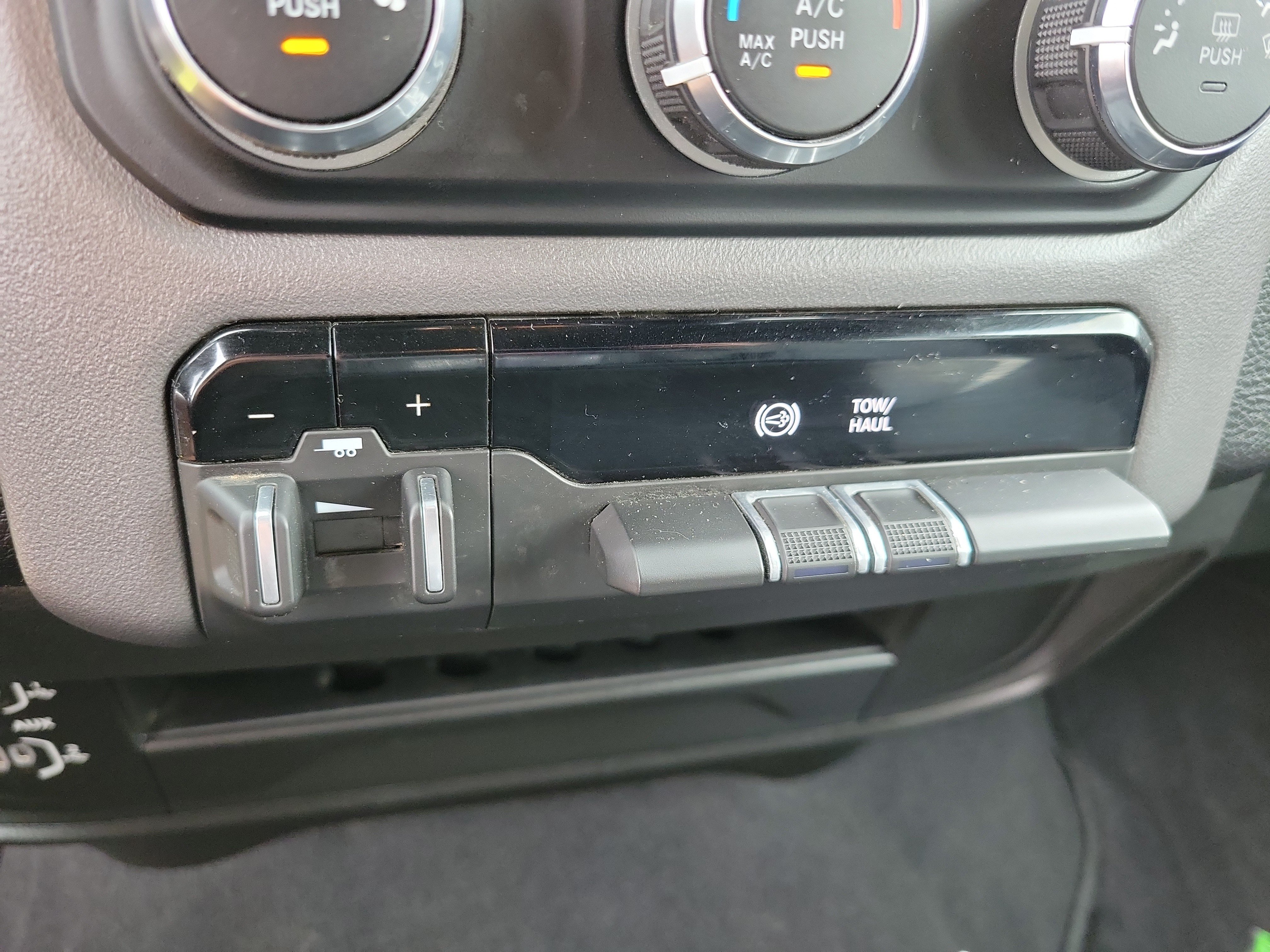 Used 2024 RAM 3500 Big Horn AWD/4WD image 18