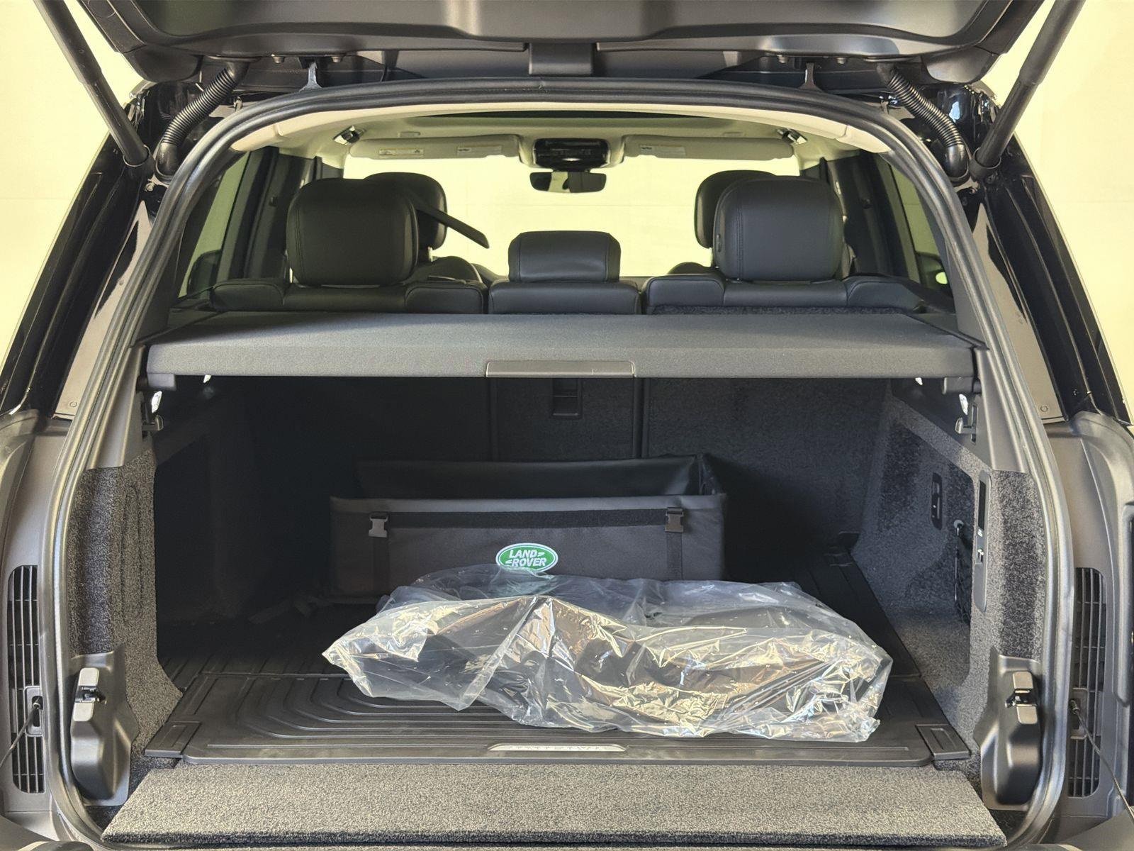 New 2026 Land Rover Range Rover SE image 29