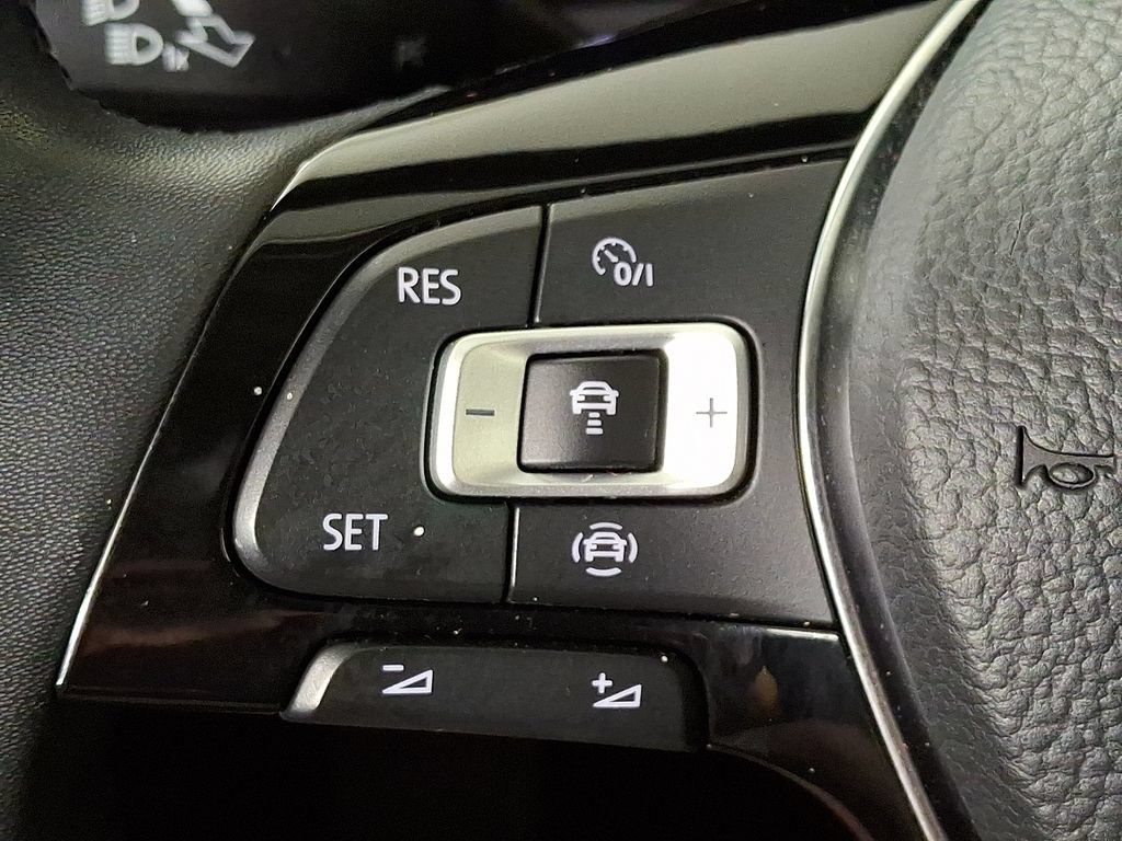 Used 2020 Volkswagen Tiguan SEL AWD/4WD image 21