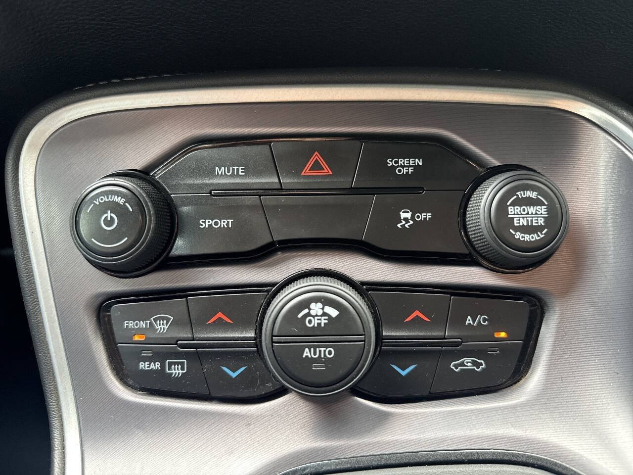 Used 2019 Dodge Challenger SXT w/ Blacktop Package RWD image 29
