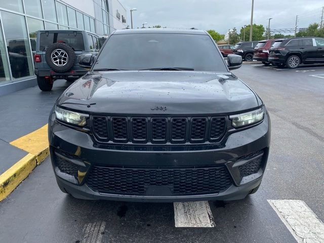 Used 2023 Jeep Grand Cherokee Altitude AWD/4WD image 3