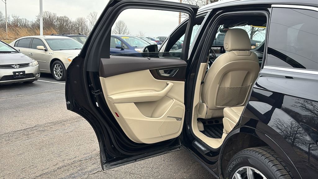 Used 2018 Audi Q7 3.0T Premium Plus w/ Premium Plus Package image 28