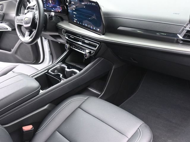 Used 2025 Chevrolet Traverse LT image 30