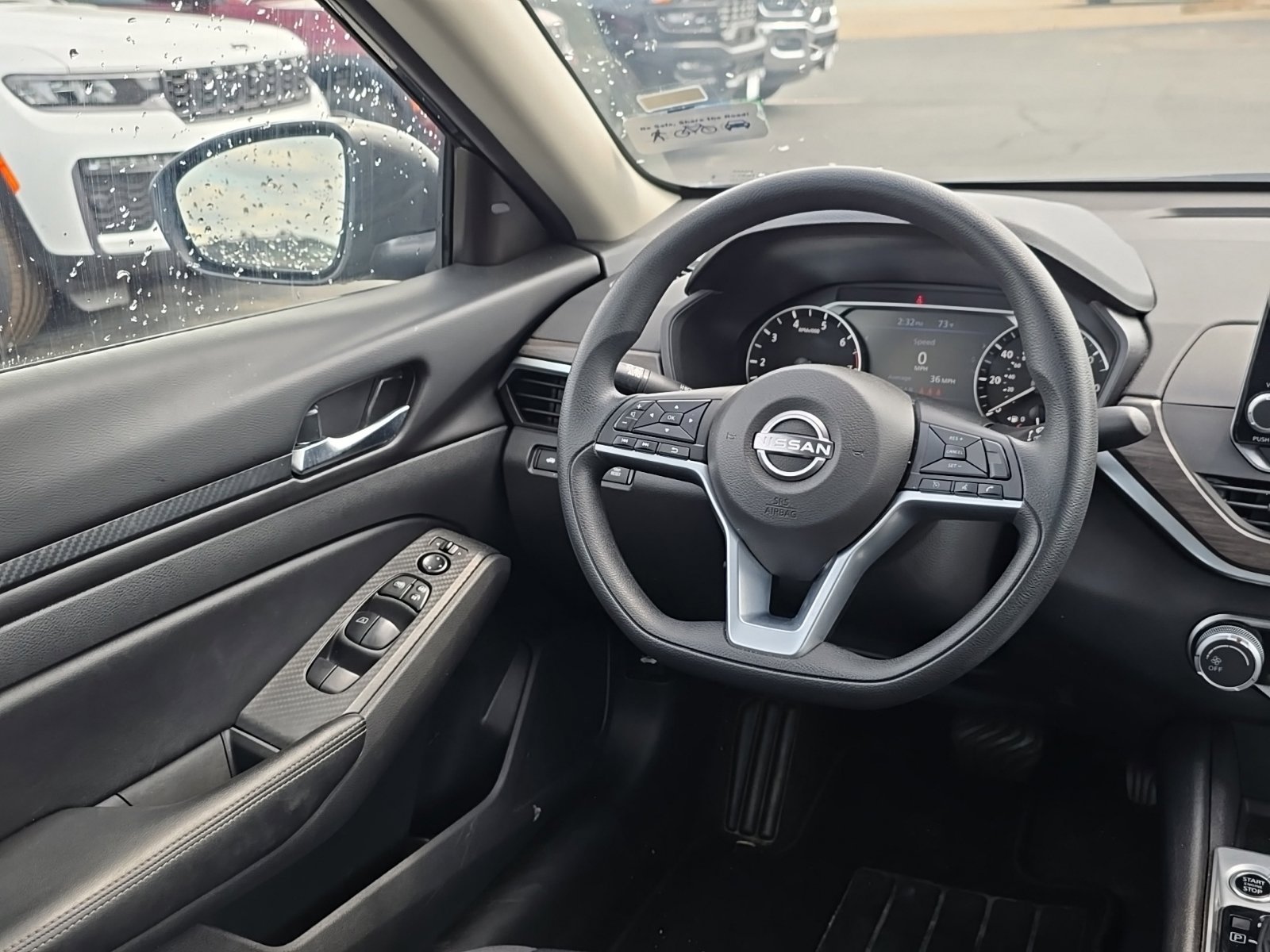 Used 2025 Nissan Altima 2.5 SV AWD/4WD image 14