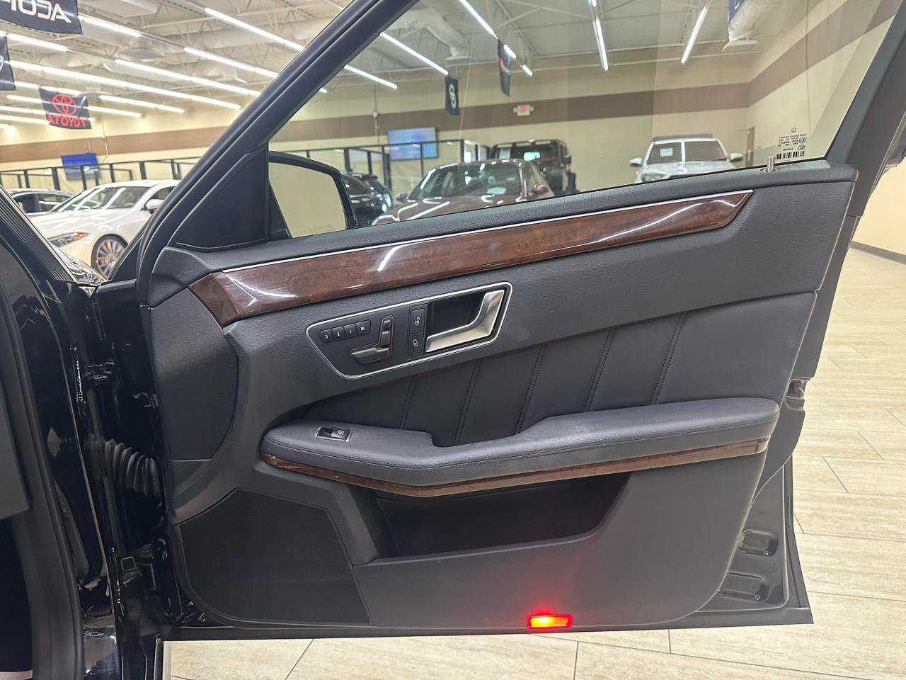 Used 2013 Mercedes-Benz E 350 BlueTEC Sedan image 38