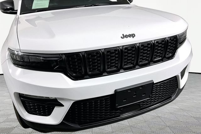 Used 2024 Jeep Grand Cherokee Limited w/ Black Appearance Package RWD image 30