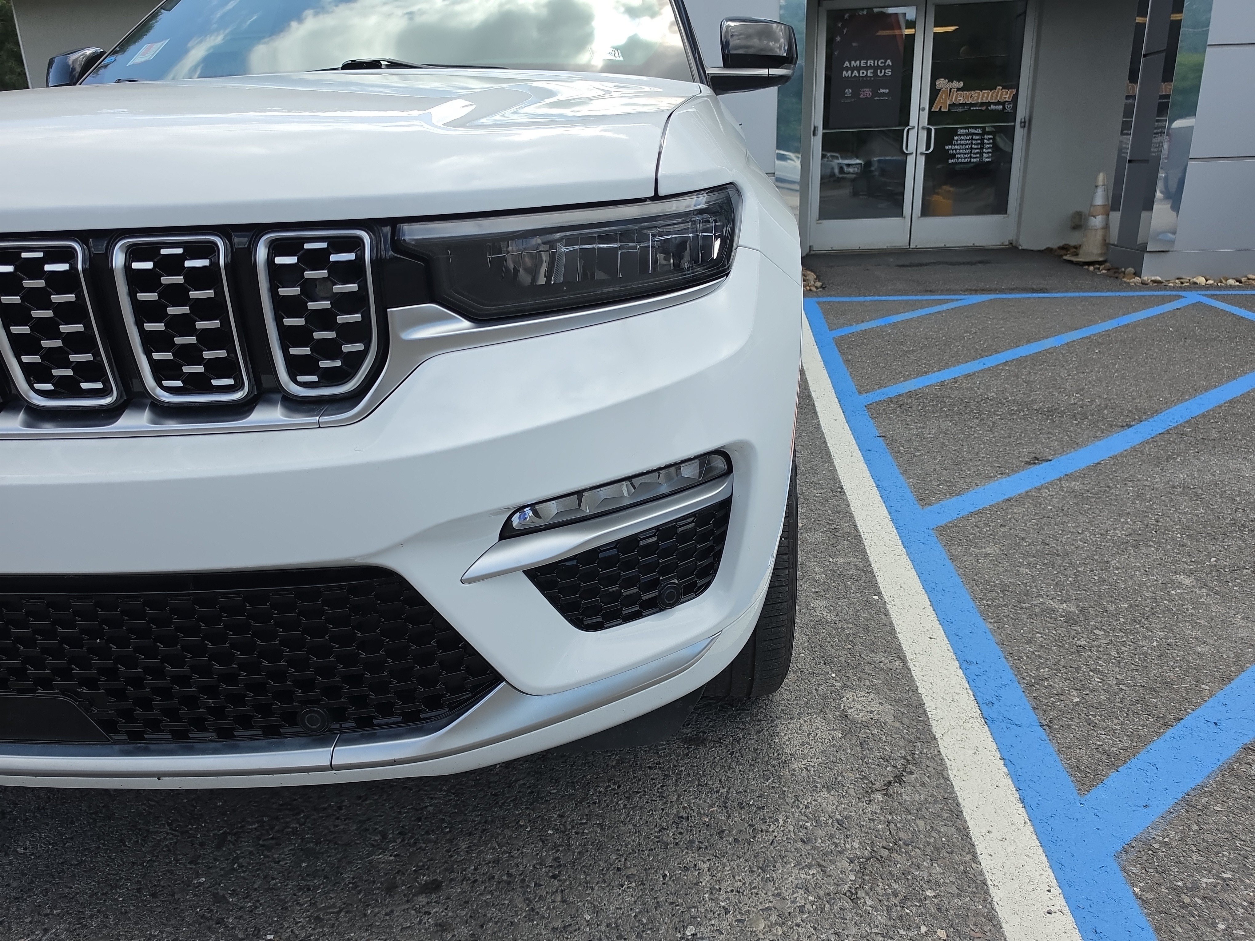 Used 2024 Jeep Grand Cherokee Summit w/ Adv Protech Group IV AWD/4WD image 10