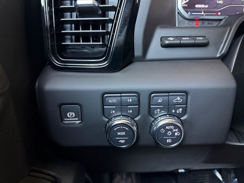 Used 2024 GMC Sierra 1500 AT4 w/ Technology Package AWD/4WD image 35