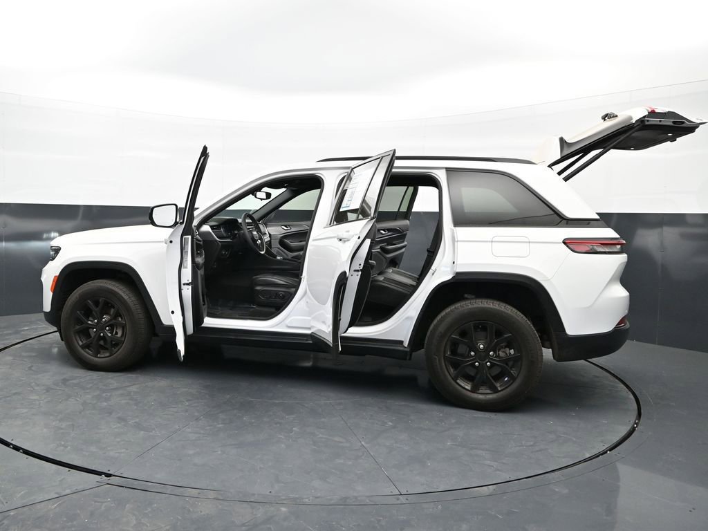 Used 2024 Jeep Grand Cherokee Altitude AWD/4WD image 49