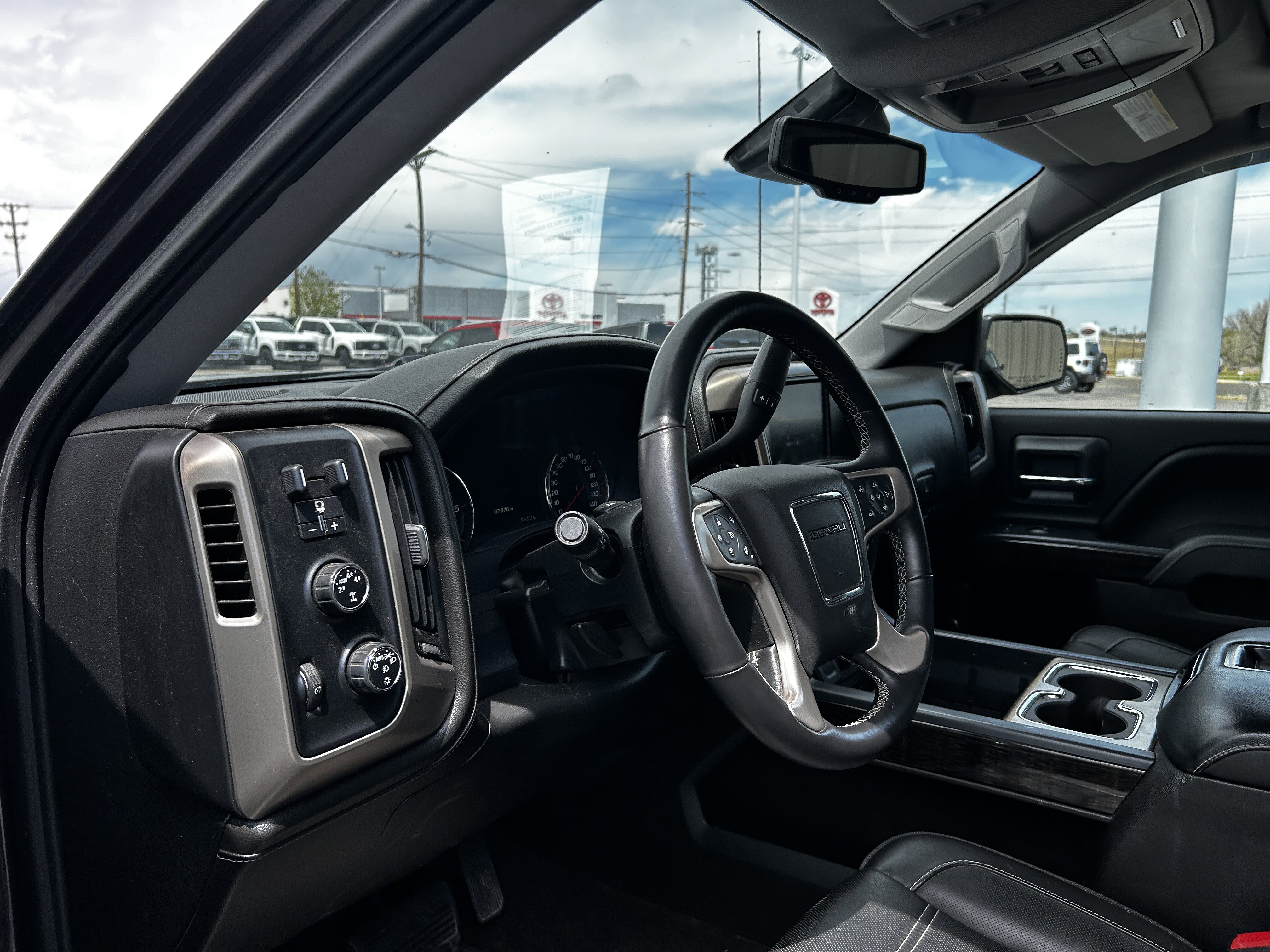 Used 2015 GMC Sierra 1500 Denali w/ Driver Alert Package AWD/4WD image 9