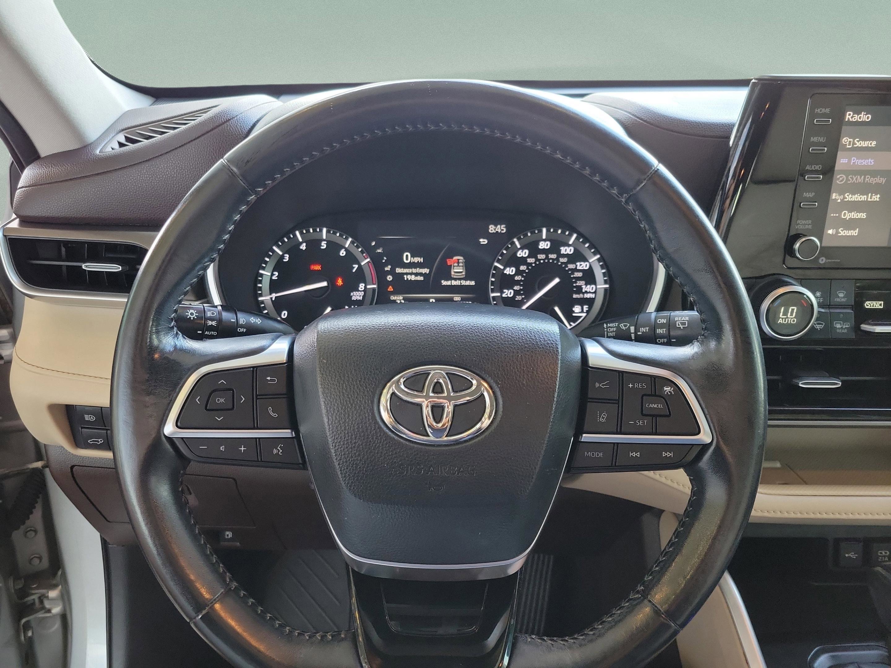Used 2020 Toyota Highlander XLE image 26
