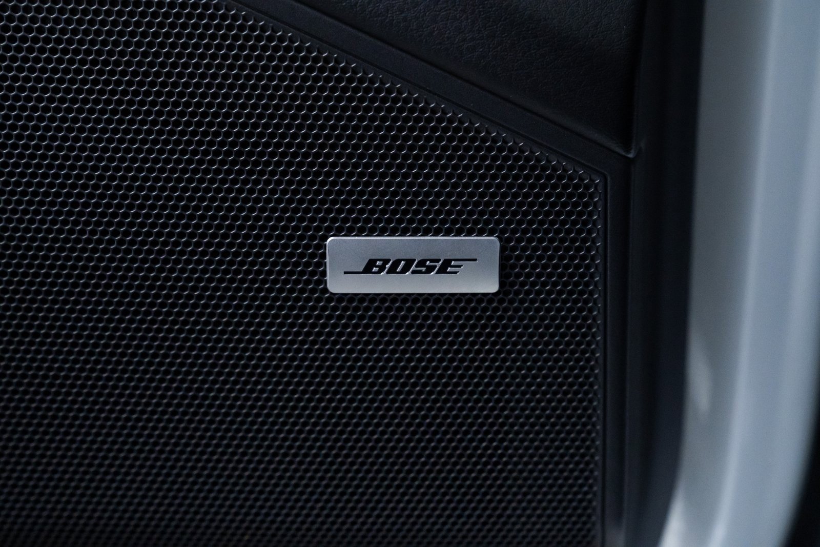 Used 2022 Porsche Cayenne Base w/ Premium Package image 15