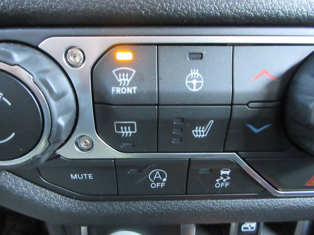 Used 2025 Jeep Wrangler Sport S image 33