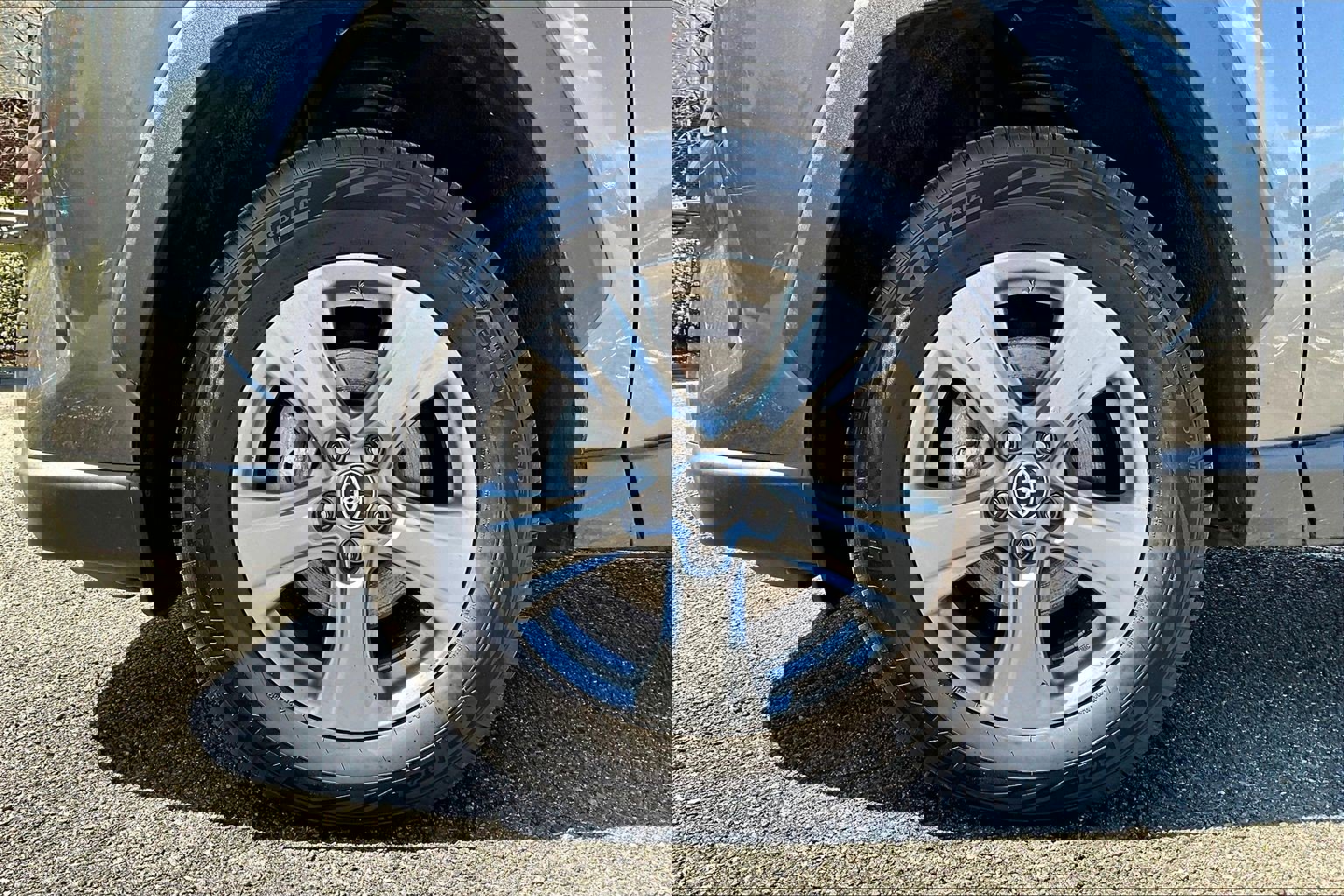 Used 2022 Toyota RAV4 LE image 9