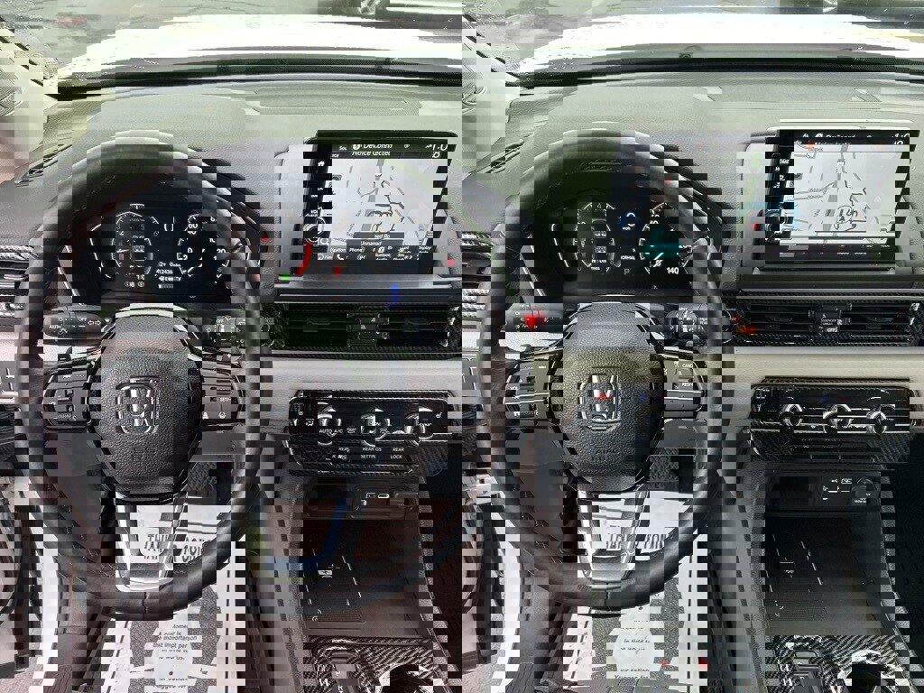 Used 2025 Honda Pilot Touring image 6