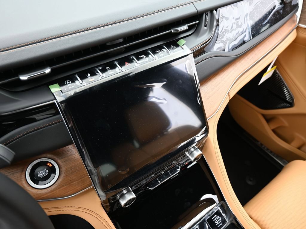 New 2025 Jeep Grand Cherokee Summit image 23