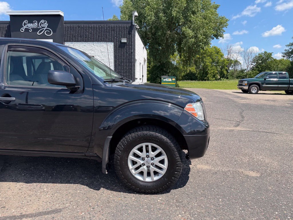 Used 2019 Nissan Frontier SV AWD/4WD image 2