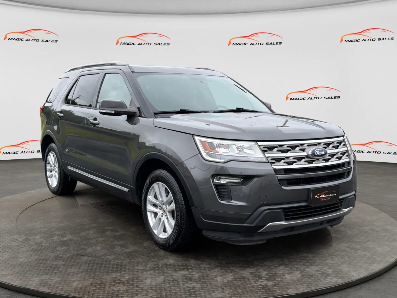 Used 2018 Ford Explorer XLT w/ Equipment Group 201A AWD/4WD image 5