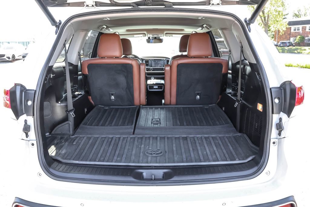 Used 2017 Toyota Highlander Limited AWD/4WD image 34