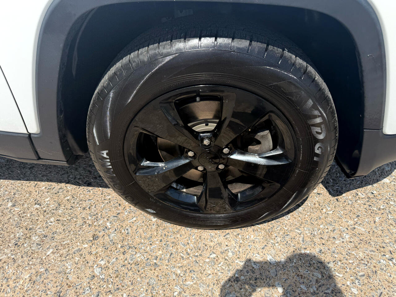 Used 2017 Jeep Cherokee High Altitude w/ Luxury Group image 13