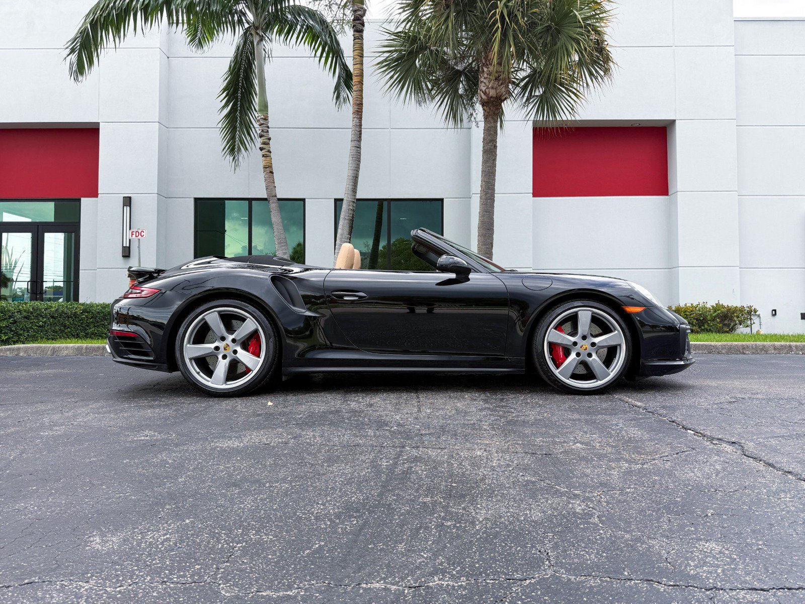 Used 2019 Porsche 911 4 Cabriolet AWD/4WD image 4