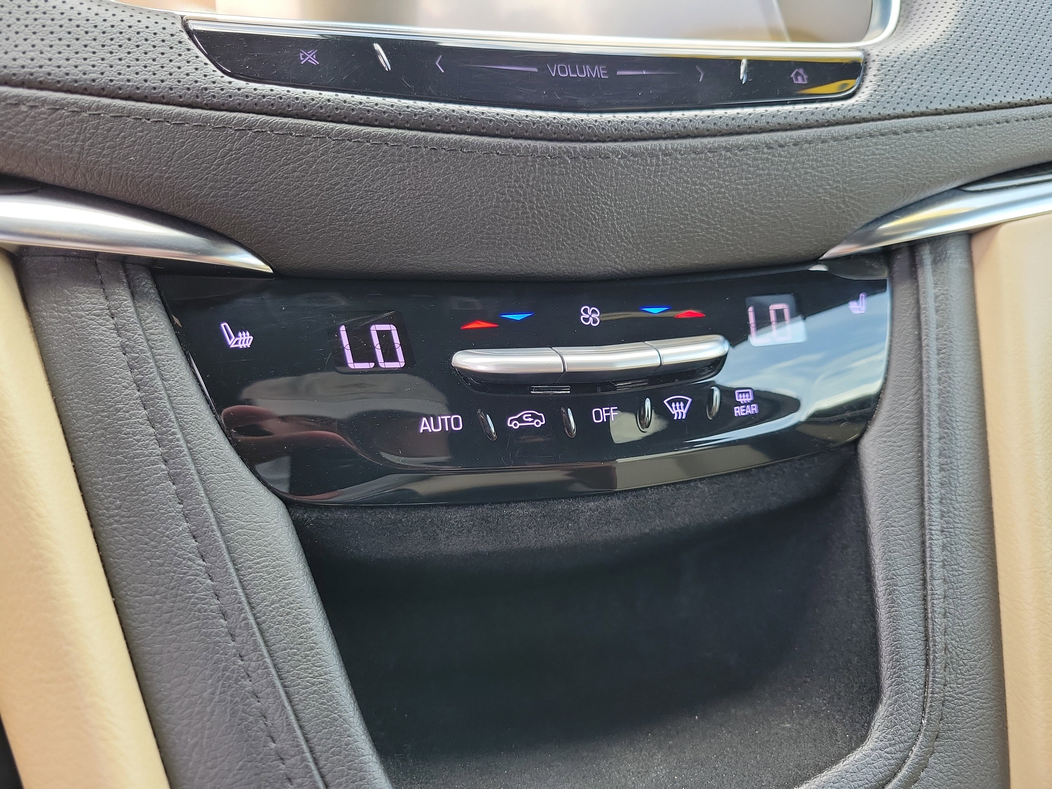 Used 2018 Cadillac XT5 AWD image 24