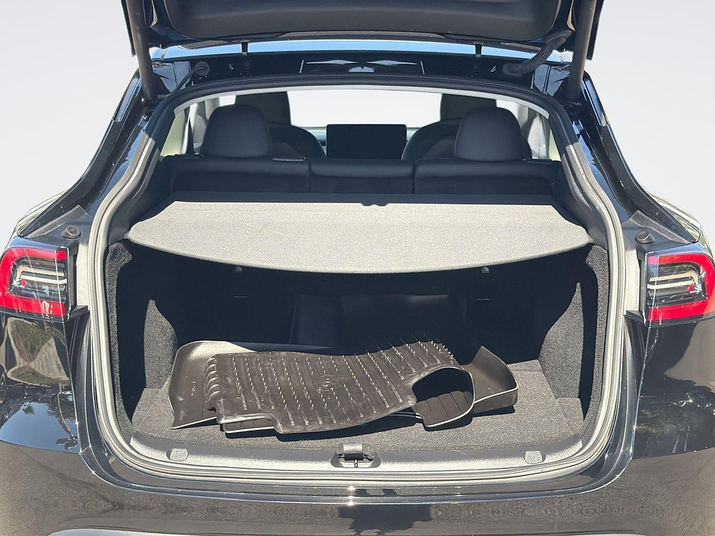 Used 2024 Tesla Model Y Long Range RWD image 27