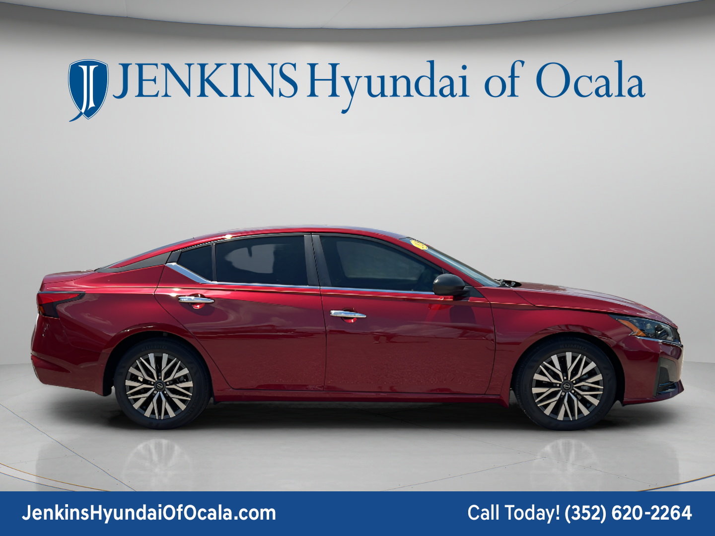 Used 2025 Nissan Altima 2.5 SV FWD image 2