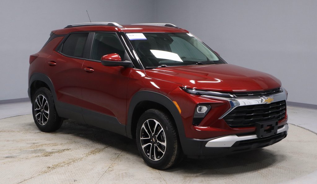 Used 2025 Chevrolet TrailBlazer LT w/ Driver Confidence Package image 1