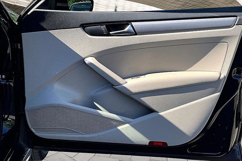 Used 2022 Volkswagen Passat 2.0T SE image 18