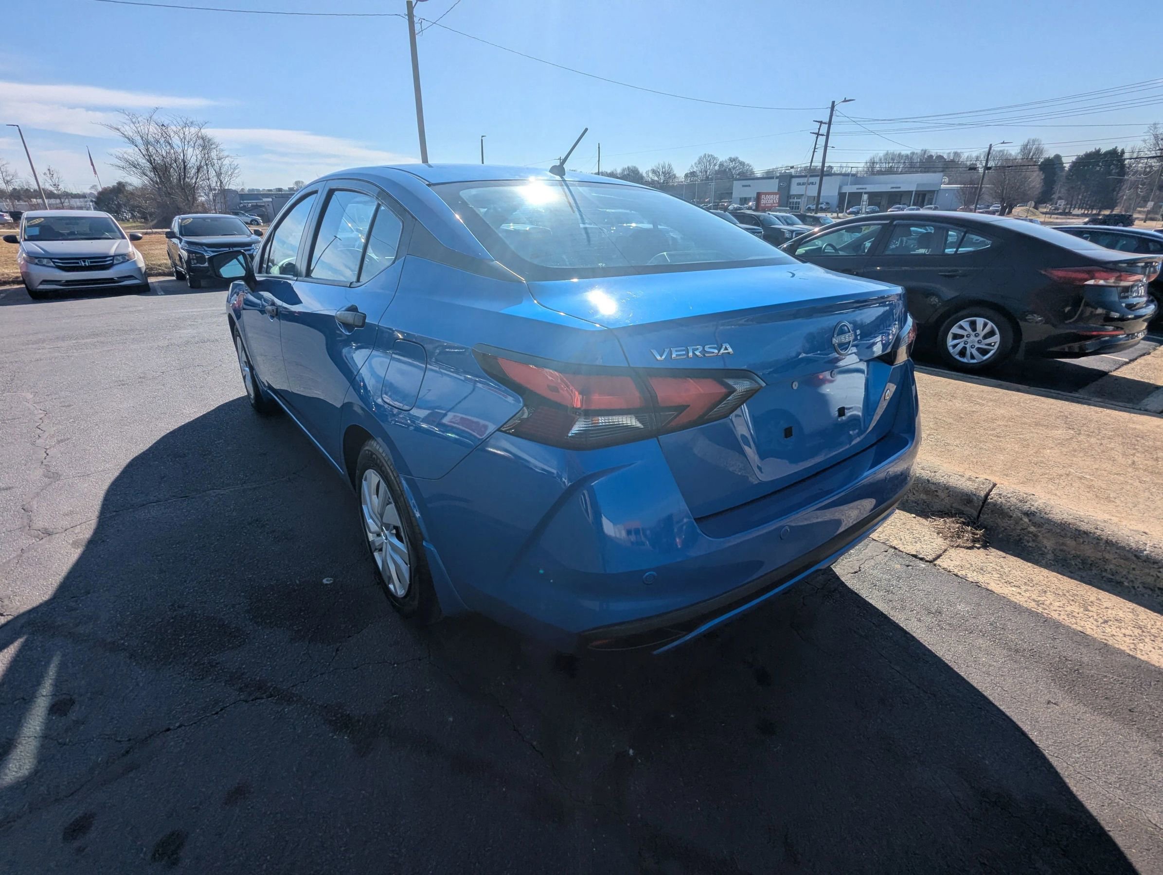 Used 2023 Nissan Versa S w/ Trunk Package image 5