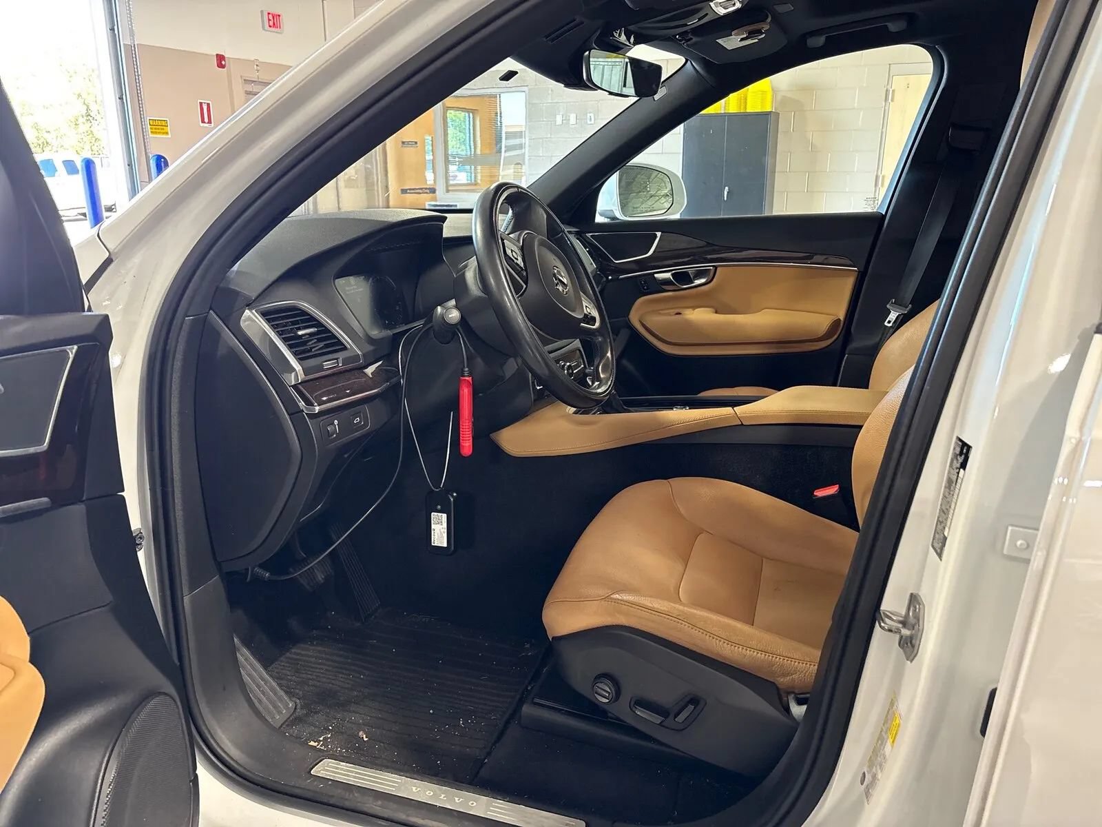 Used 2019 Volvo XC90 T6 Momentum w/ Protection Package Premier AWD/4WD image 4
