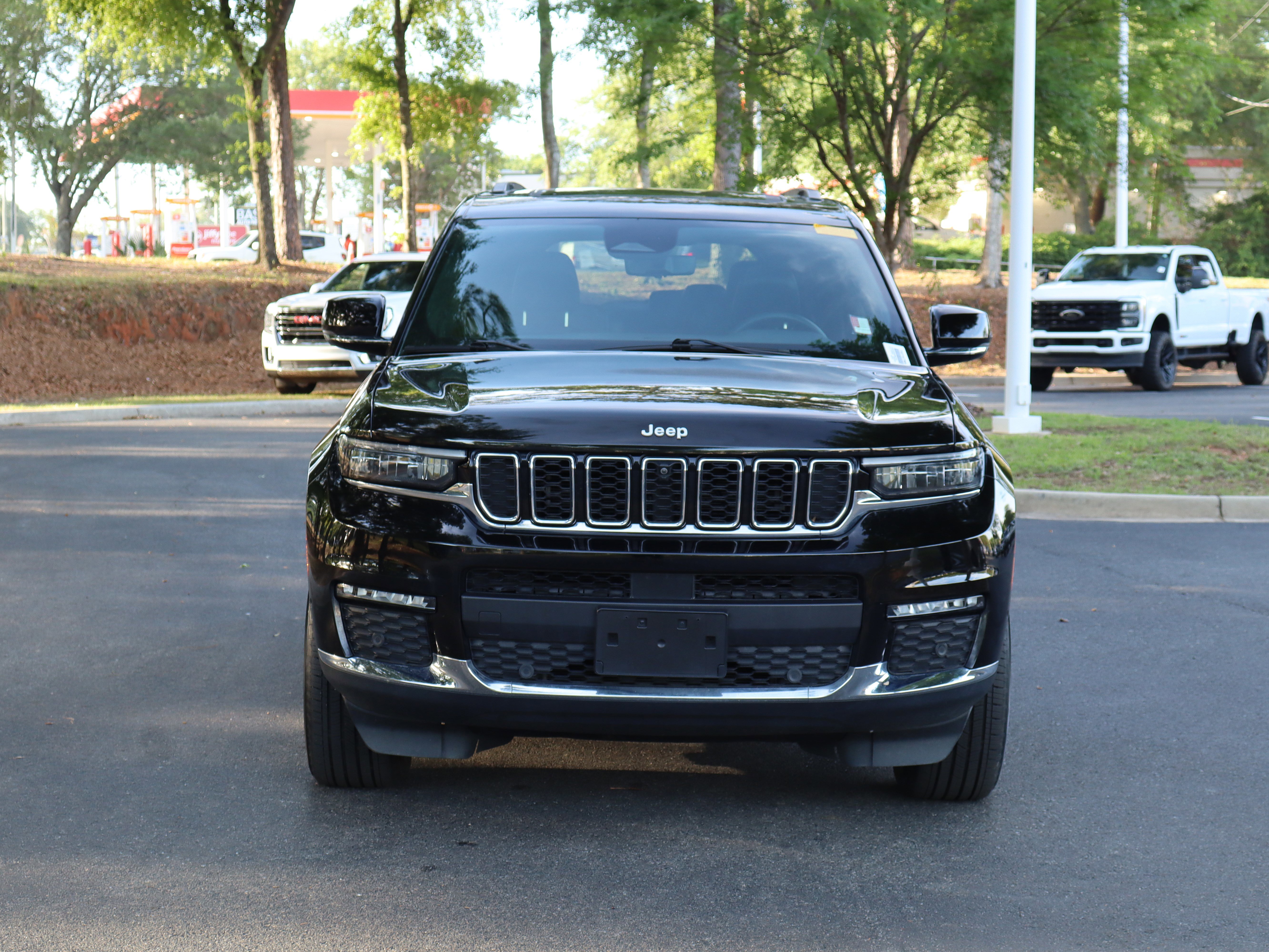 Used 2024 Jeep Grand Cherokee L Limited w/ Luxury Tech Group II AWD/4WD image 3