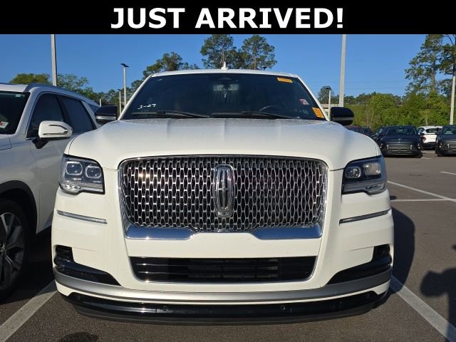 Used 2023 Lincoln Navigator Reserve image 3