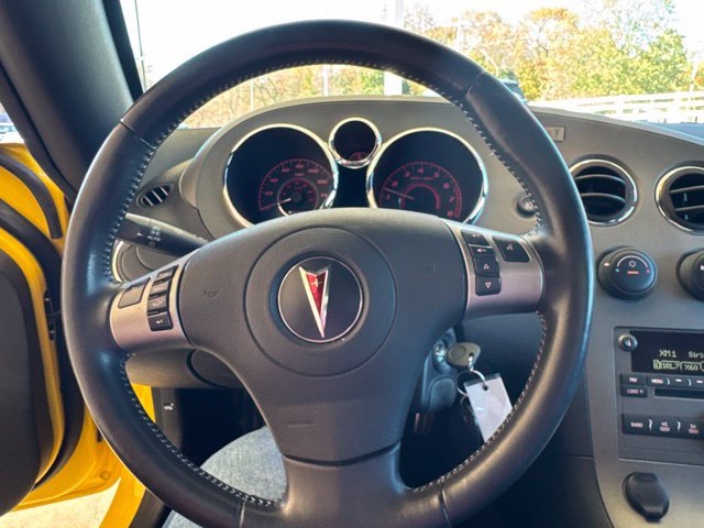Used 2008 Pontiac Solstice GXP w/ Premium Package RWD image 16